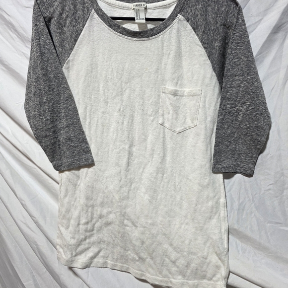 Forever 21 Women's Grey/White 3/4 Sleeve Baseball Tee Size Medium - Picture 1 of 5